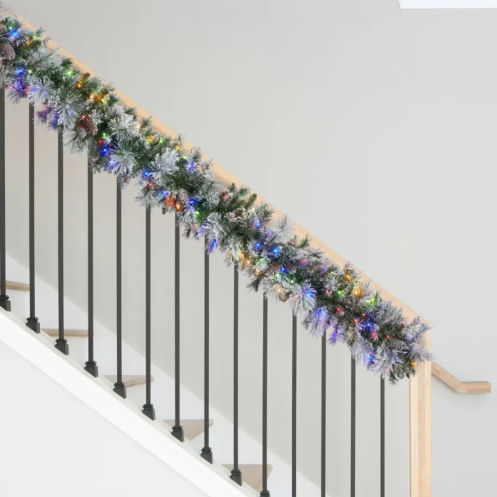 Guirlande de Noël artificielle pré-éclairée à paillettes floquées de 2,7 m CHAP Aubaines