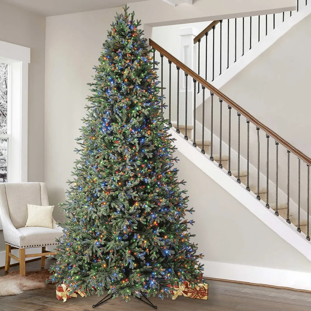 Sapin de Noël artificiel illuminé Aspen EZ Connect de 2,7 m (9 pi) CHAP Aubaines