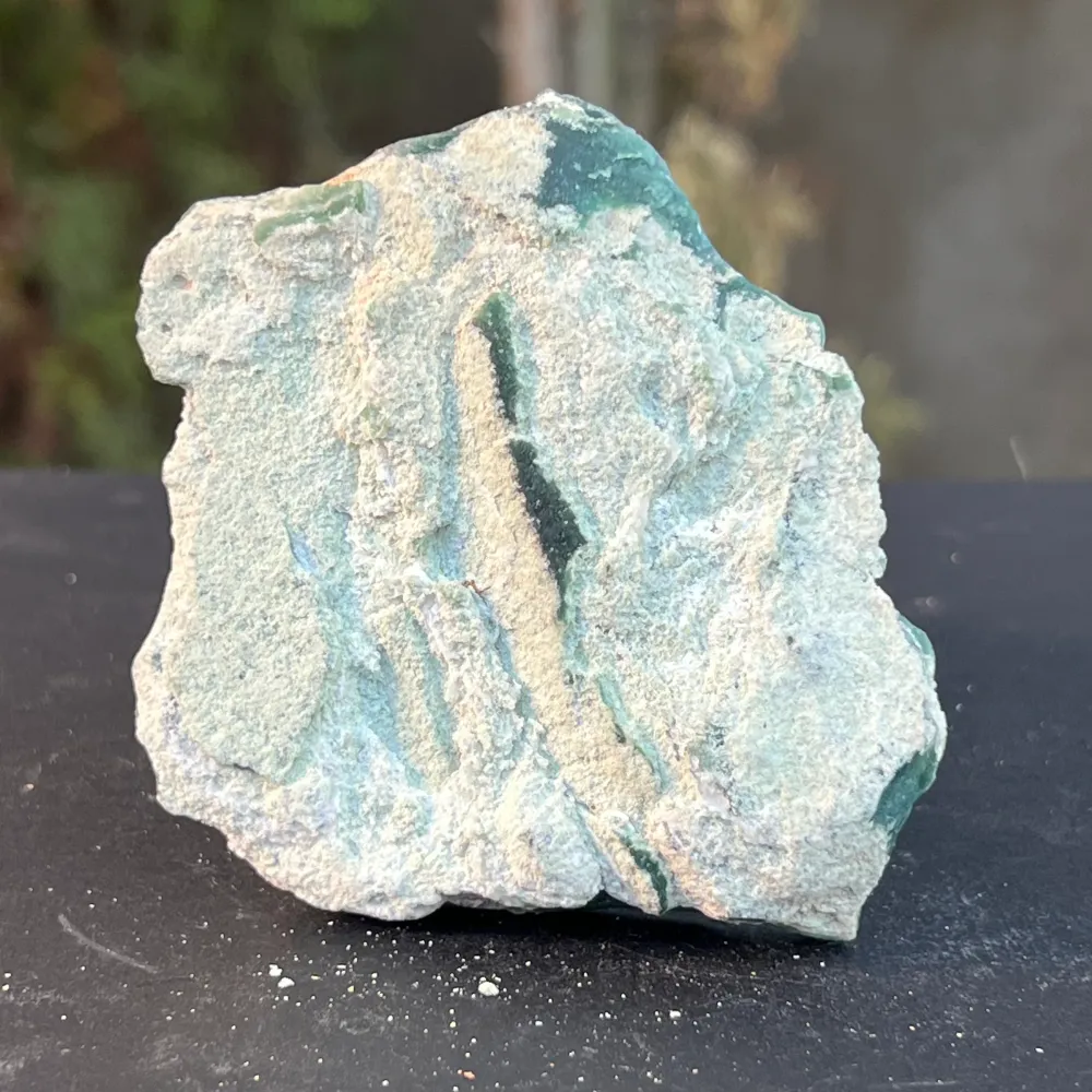 Chrysoprase polie sur une face m28