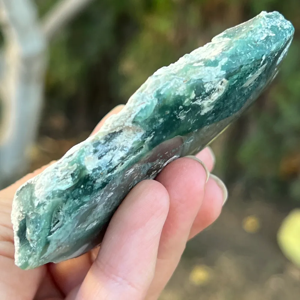 Chrysoprase polie sur une face m28