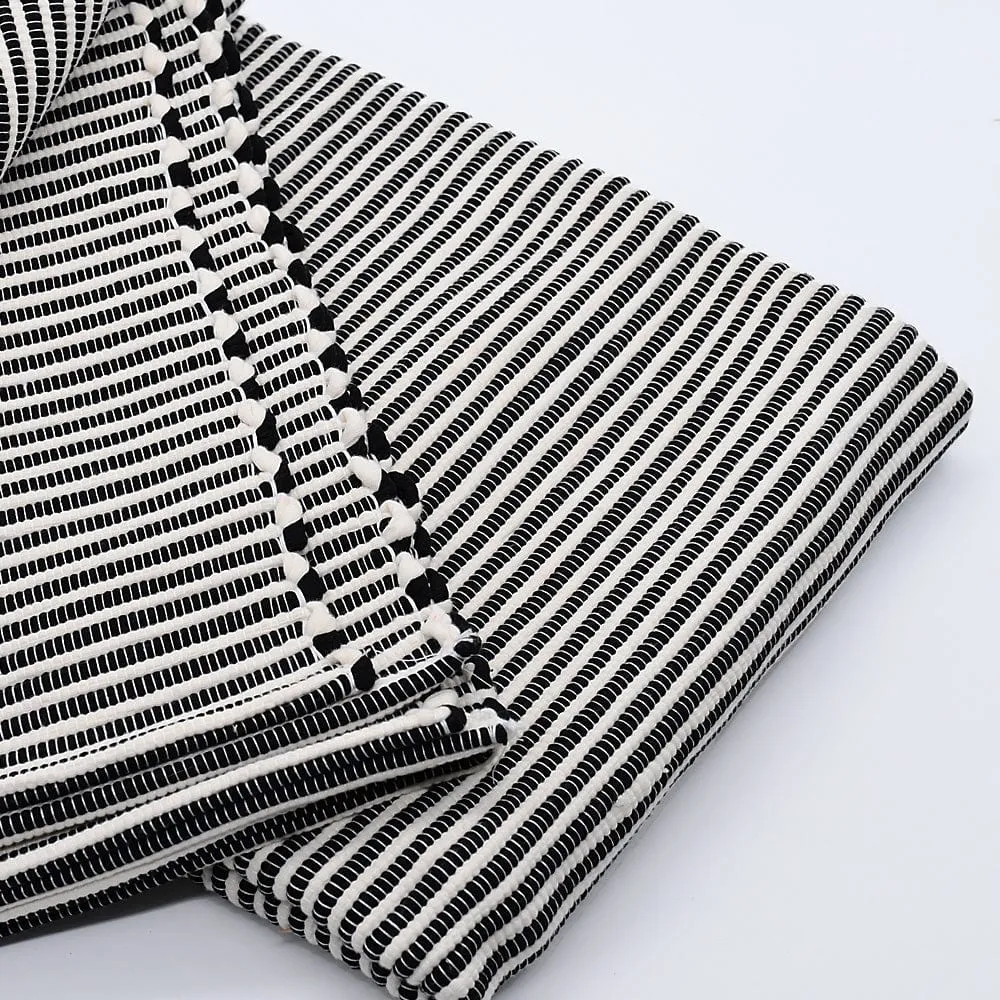 Tapis artisanal rayé Noir & Blanc 200x140 CICA