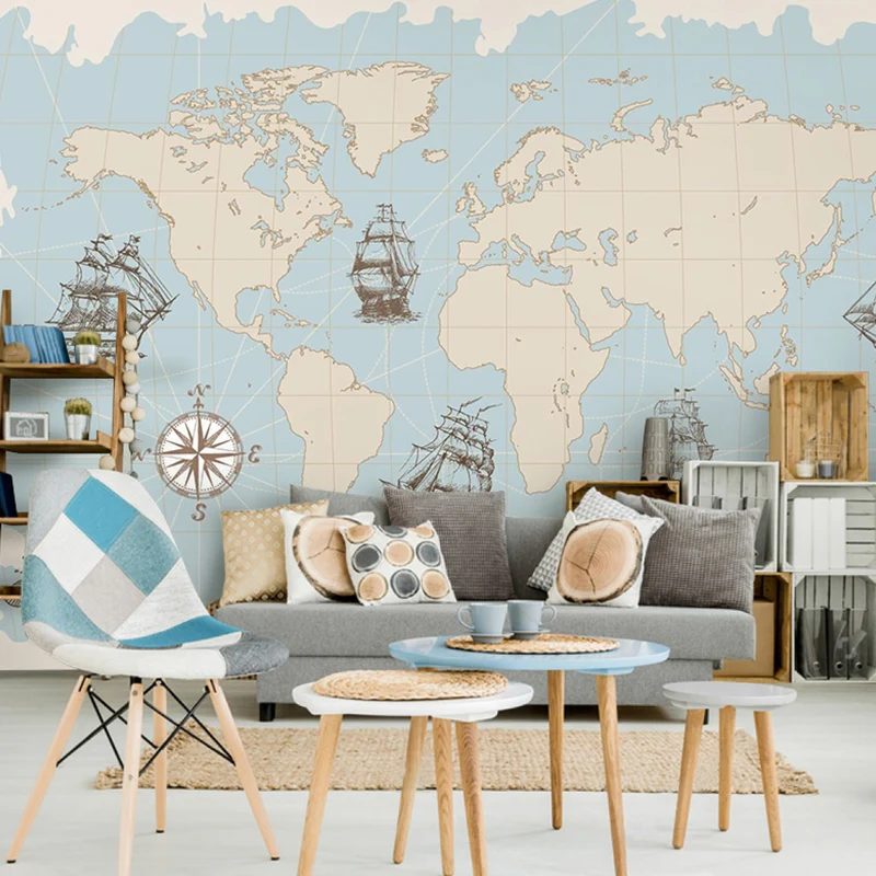 Illustration entière du milieu du siècle, fresque murale pour salon avec carte du monde et bateau à voile en bleu pastel C...