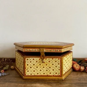 Coffre de rangement en bois peint à la main laiton