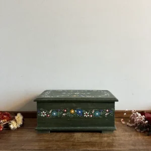 Coffret en bois vert décoré de marguerites à deux compartiments