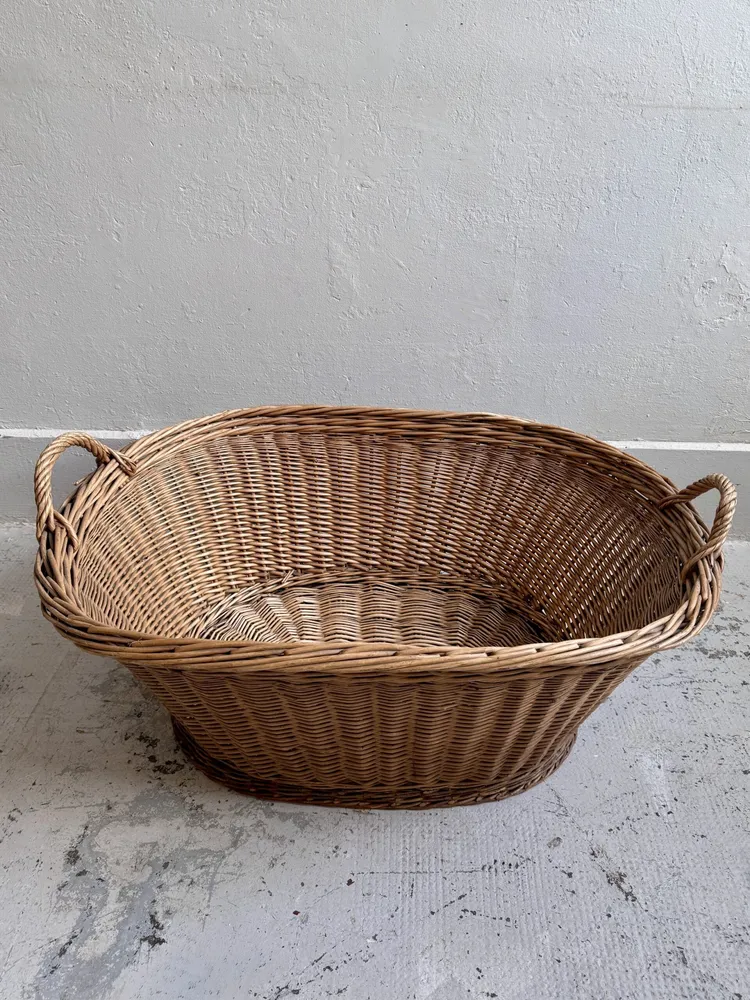 Corbeille tressée en osier de grande taille