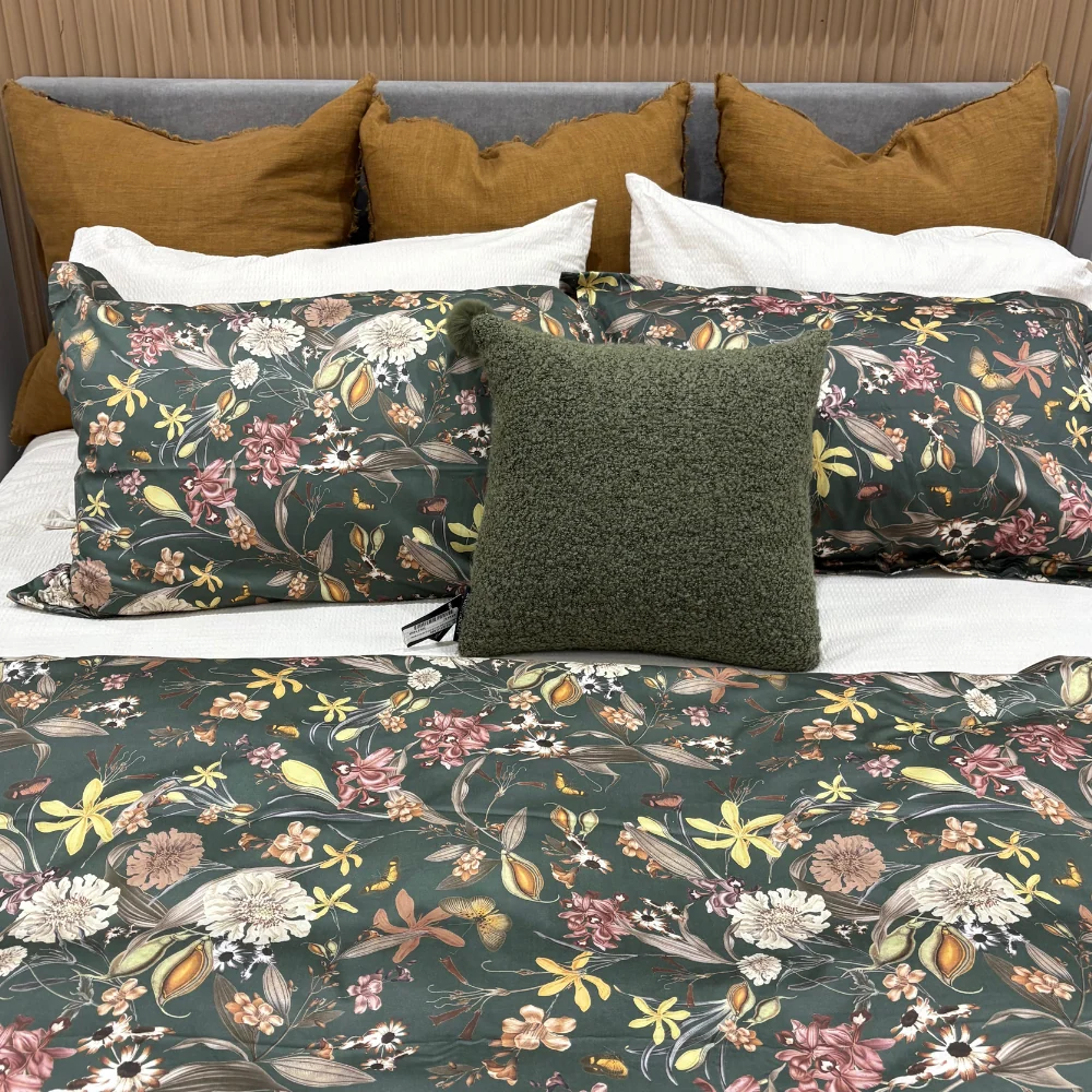 Coussin lina en lin doré 24’’ x 24’’ indaba