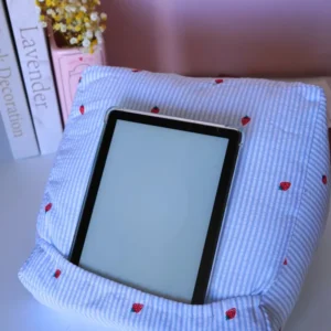Coussin pour liseuse fraises bleues