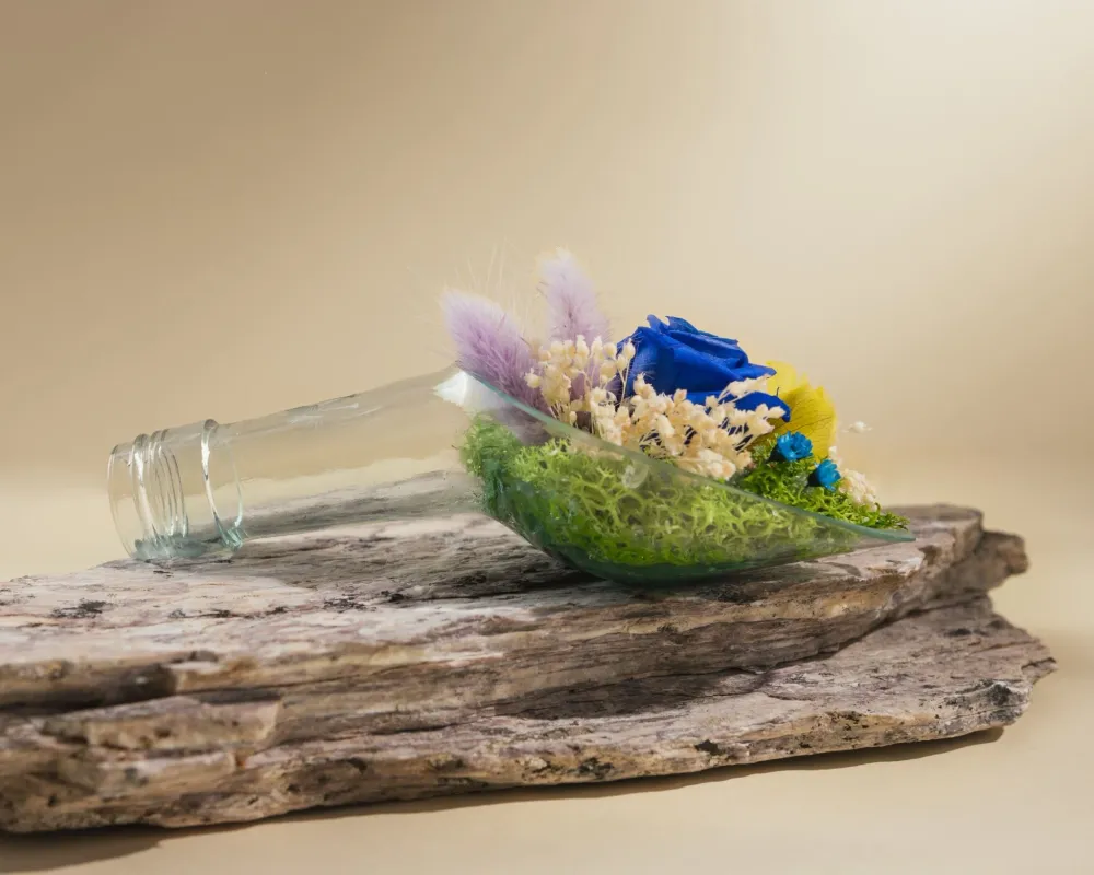 Cuillère florale avec rose stabilisée
