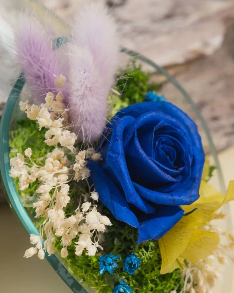 Cuillère florale avec rose stabilisée