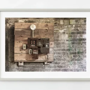 Ancien panneau électrique découvert dans une usine abandonnée | Édition limitée à 10 Dan Kosmayer Photography