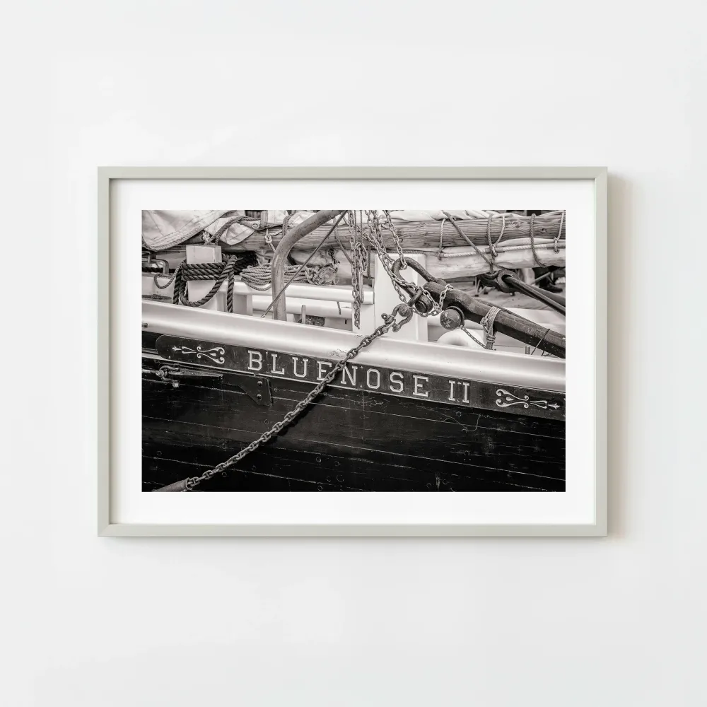 Canada Nouvelle-Écosse Lunenburg Bluenose II Gréement et voile à l’arc Art mural nautique monochrome | Édition limitée à 1...
