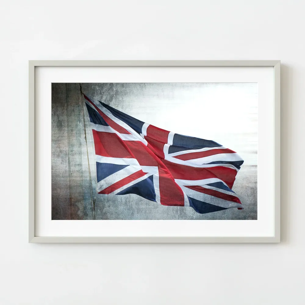 Drapeau britannique battant effet grunge | Édition limitée à 10 Dan Kosmayer Photography