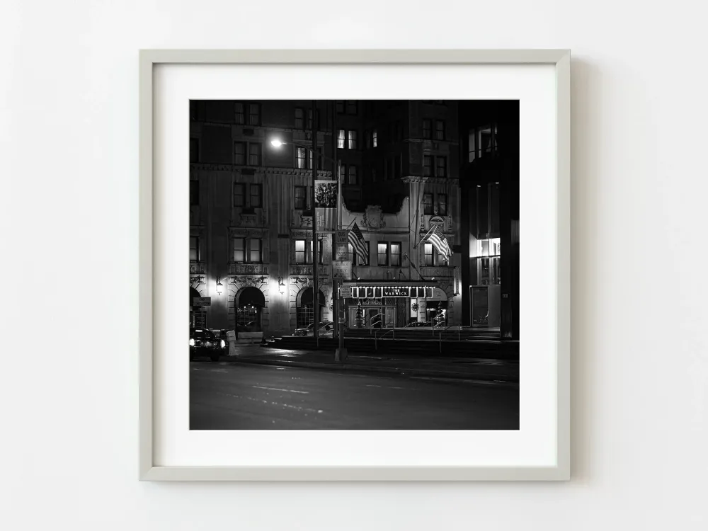 Hôtel à New York la nuit de mauvaise humeur | Édition limitée à 10 Dan Kosmayer Photography