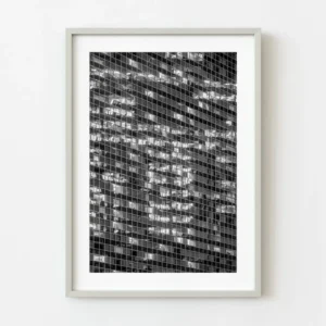 Immeuble de bureaux en verre la nuit | Édition limitée à 10 Dan Kosmayer Photography