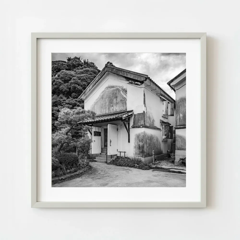 Japon Fukuoka Kitakyushu Chofu Architecture traditionnelle Kura Storehouse Moody Noir et blanc Photo Print | Édition limit...