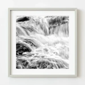 Les détails de la cascade d'Haliburton dévoilent une beauté abstraite énigmatique | Édition limitée à 10 Dan Kosmayer Phot...
