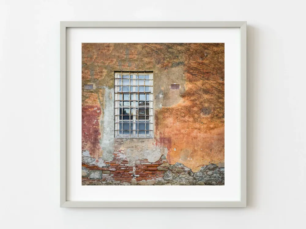Mur et fenêtre en ruine en Italie | Édition limitée à 10 Dan Kosmayer Photography