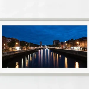 Réflexion de la ville de Dublin sur la rivière Liffey | Édition limitée à 10 Dan Kosmayer Photography