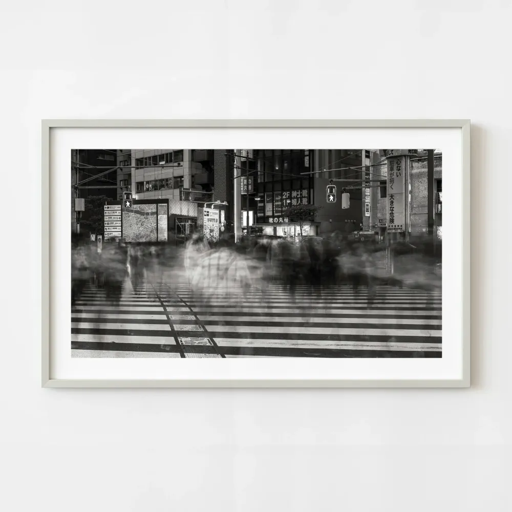Traversée de Shibuya en mouvement après la pluie | Édition limitée à 10 Dan Kosmayer Photography