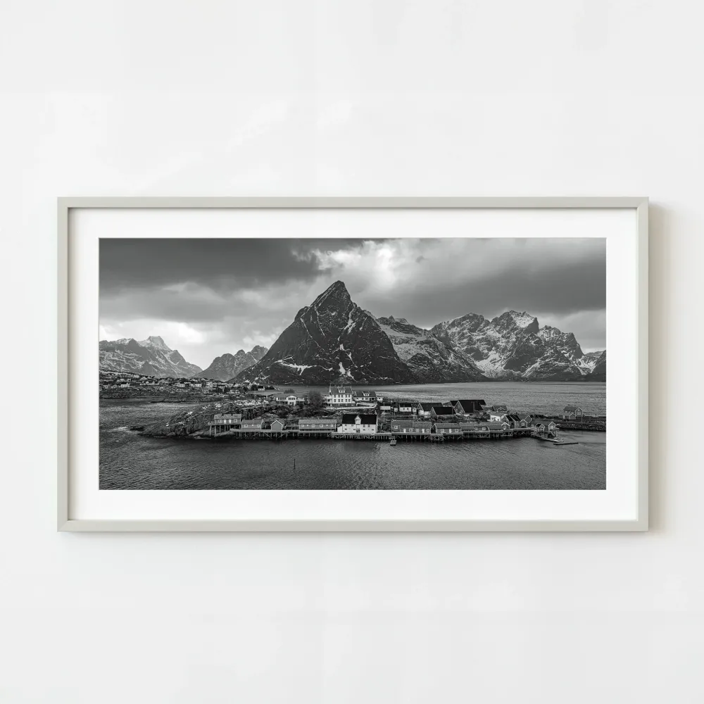 Village de Hamnoy dans le paysage hivernal des Lofoten | Édition limitée à 10 Dan Kosmayer Photography