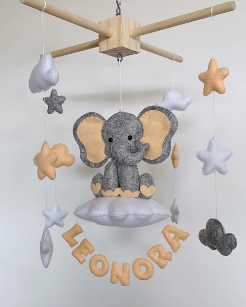Mobile éléphant et prénom. Mobile bébé à personnaliser Déco'drey