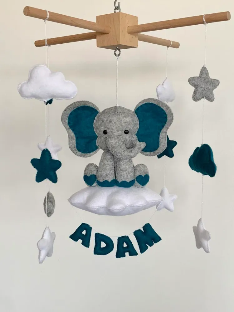 Mobile éléphant et prénom. Mobile bébé à personnaliser Déco'drey