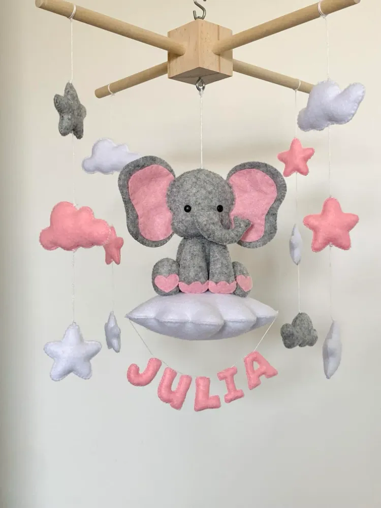 Mobile éléphant et prénom. Mobile bébé à personnaliser Déco'drey