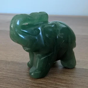 Eléphant en aventurine verte