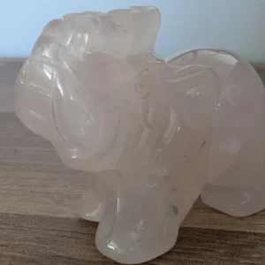 Eléphant en quartz rose