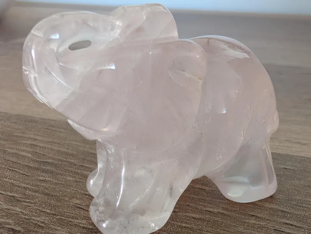 Eléphant en quartz rose