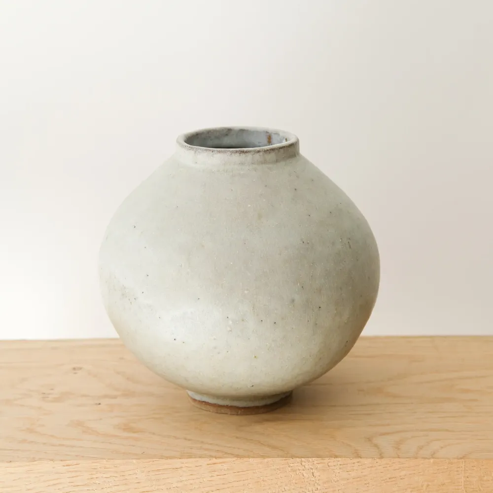 Vase Moon jar en grès H 16,5cm - Gris moucheté mat Eunjung Lee