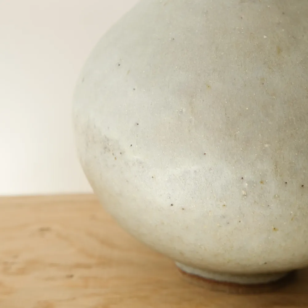 Vase Moon jar en grès H 16,5cm - Gris moucheté mat Eunjung Lee