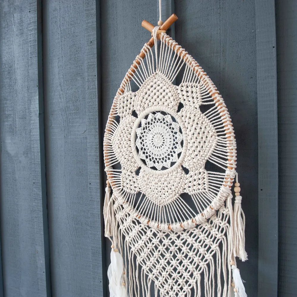 Tenture murale attrape-rêves en macramé en forme de larme Faiz Collection