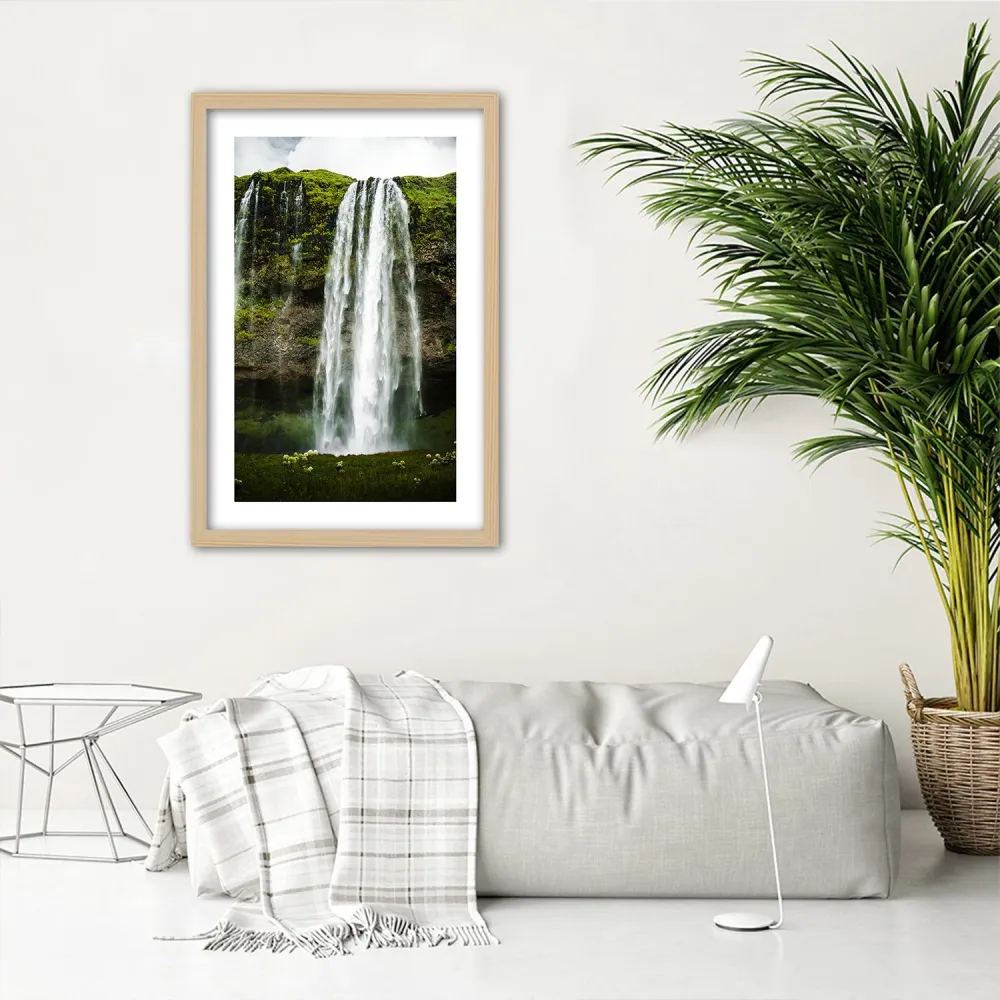 Photo encadrée de motifs naturels, cascade dans les montagnes verdoyantes 20x30 Feeby