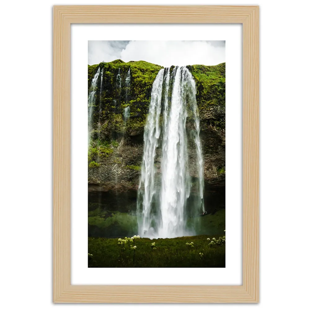 Photo encadrée de motifs naturels, cascade dans les montagnes verdoyantes 20x30 Feeby