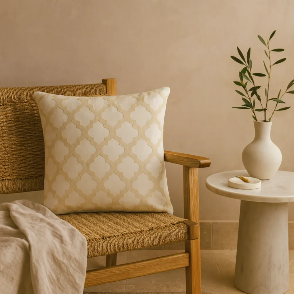 Coussin Treillis Beige Tunisie – Motif Arabesque | Fiolla Home