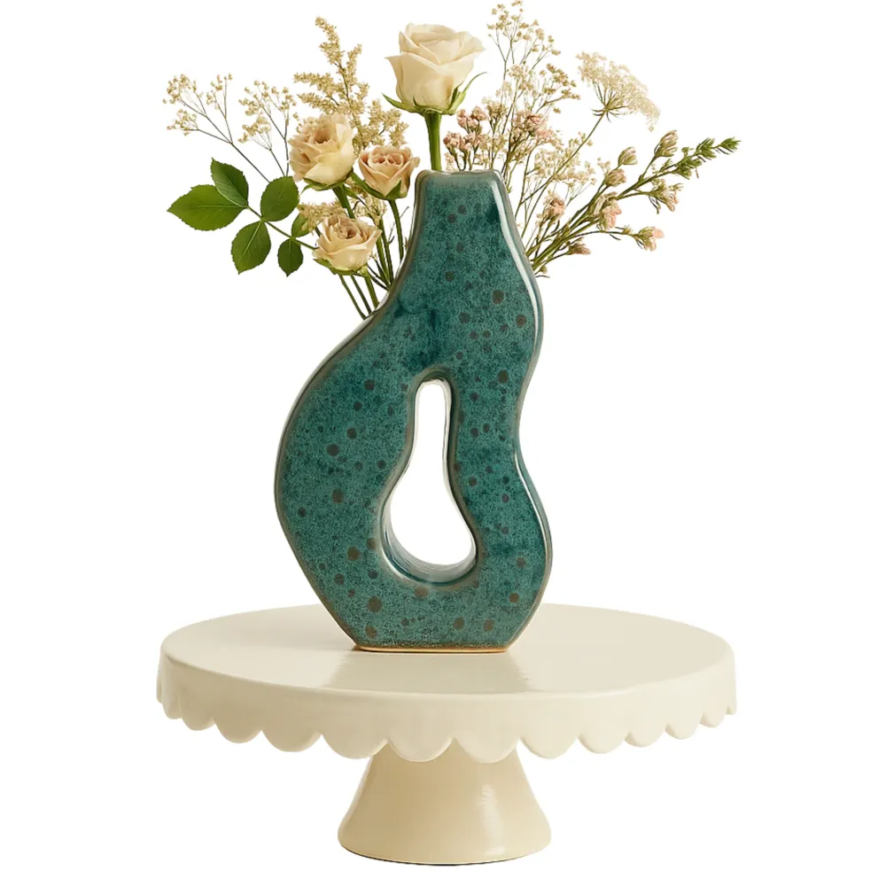 Vase en céramique sculptural – forme organique ajourée Fiolla Home
