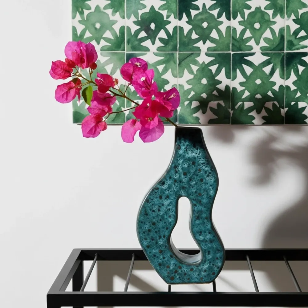 Vase en céramique sculptural – forme organique ajourée Fiolla Home