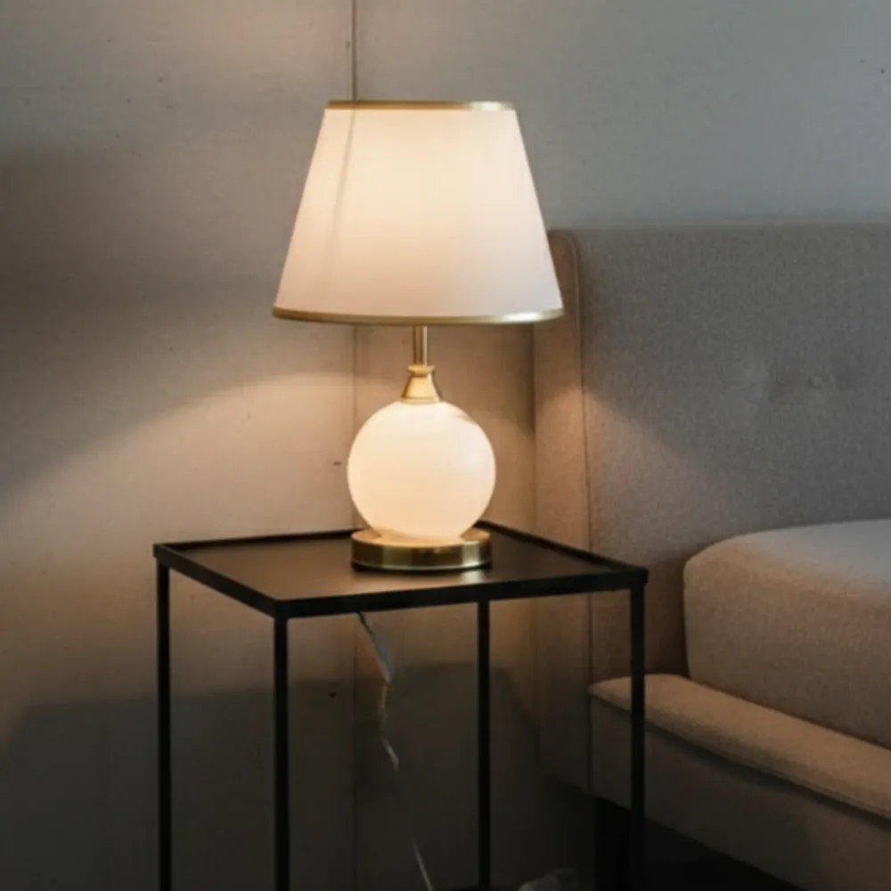 Veilleuse Chambre à Coucher | Globe Opalin | Fiolla Home