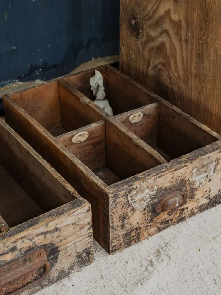 Ambroise, les trois caisses vintages en bois N°837 Flores