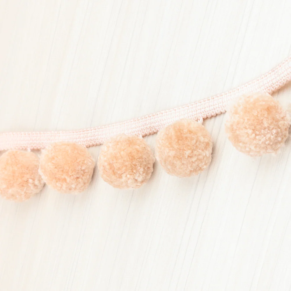 Frange Pom Pom 2½ po (6.4 cm) Poudre