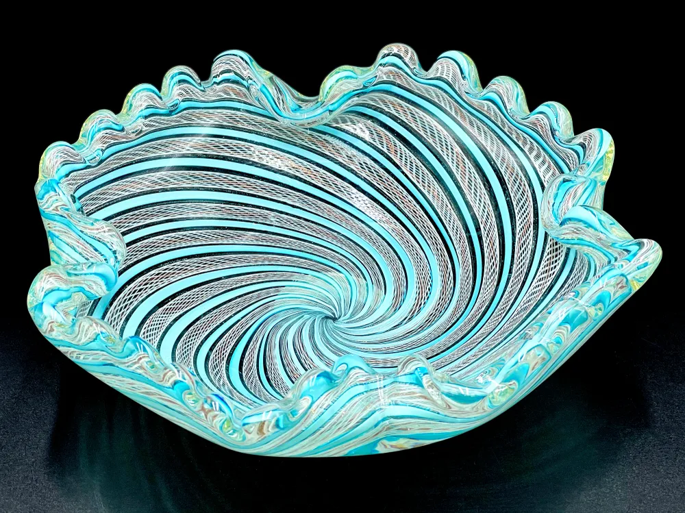 Coupe en verre d'art « Zanfirico » de Fratelli Toso (Murano, Italie), bleu/blanc/cuivre *PIÈCE RARE*