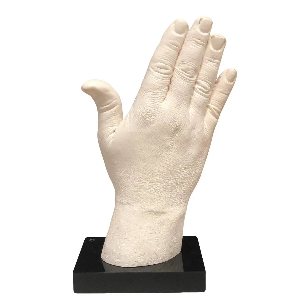 Sculpture en résine MANO D'OPERA CIAO par Gennaro Regina