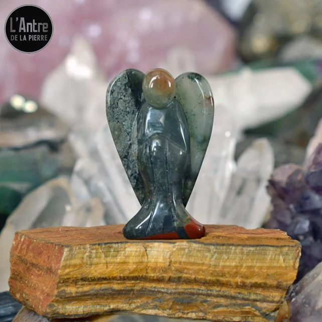 Grande Statuette d'Ange en Jaspe Sanguin ou Héliotrope du Brésil de Grade et de 5 cm de Hauteur