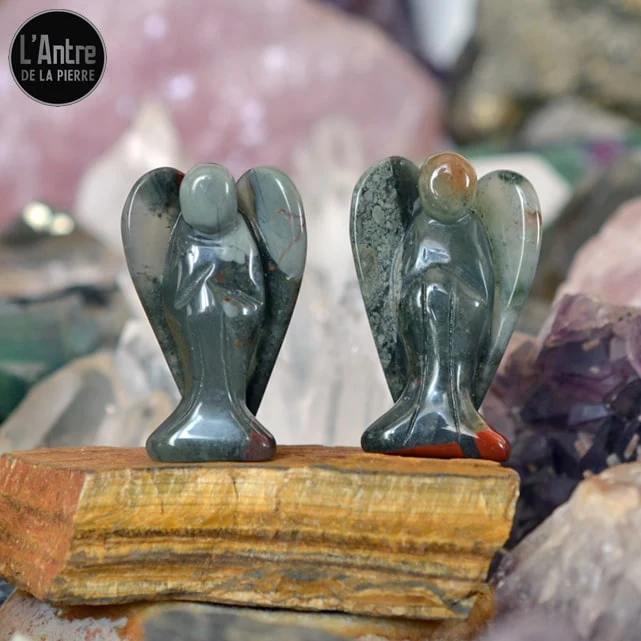 Grande Statuette d'Ange en Jaspe Sanguin ou Héliotrope du Brésil de Grade et de 5 cm de Hauteur