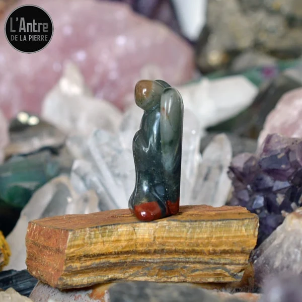 Grande Statuette d'Ange en Jaspe Sanguin ou Héliotrope du Brésil de Grade et de 5 cm de Hauteur