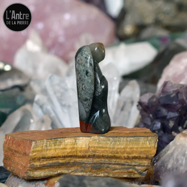 Grande Statuette d'Ange en Jaspe Sanguin ou Héliotrope du Brésil de Grade et de 5 cm de Hauteur