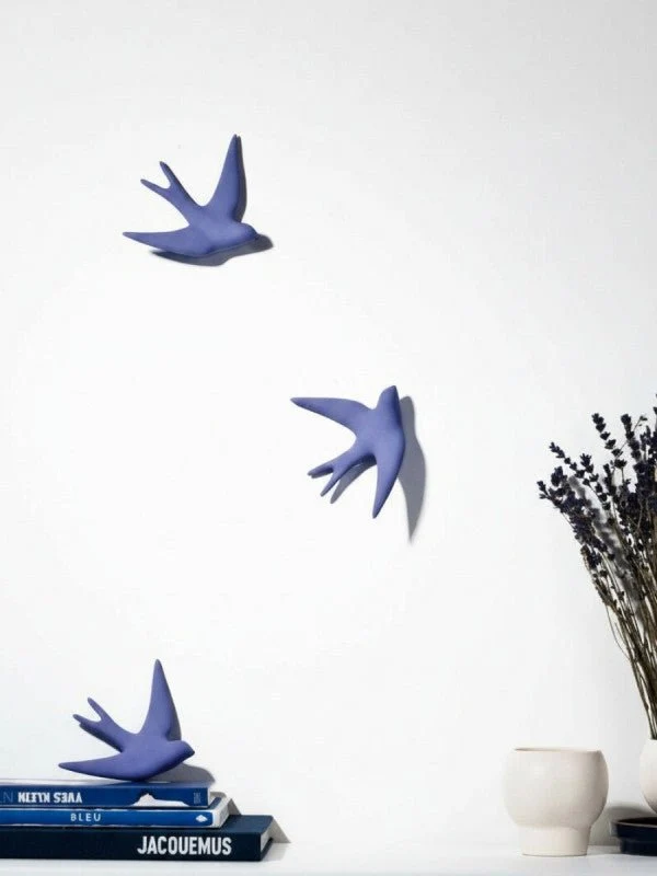 Hirondelle en céramique bleu lavande – Monochromic Volage