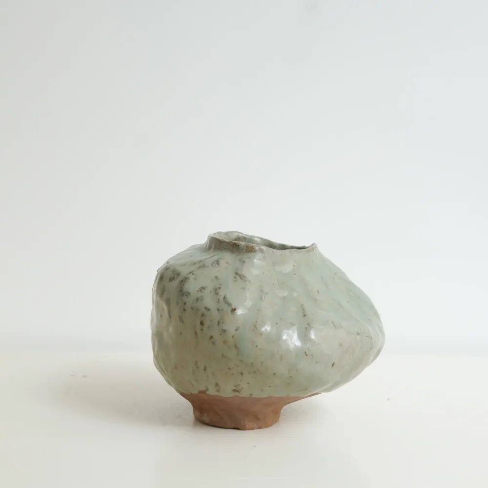 Vase en grès H 13 cm cuisson bois - vert clair satiné Judith Lasry