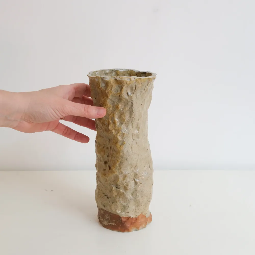 Vase tube 04 en grès H 24 cm cuisson bois - nuances de jaunes Judith Lasry
